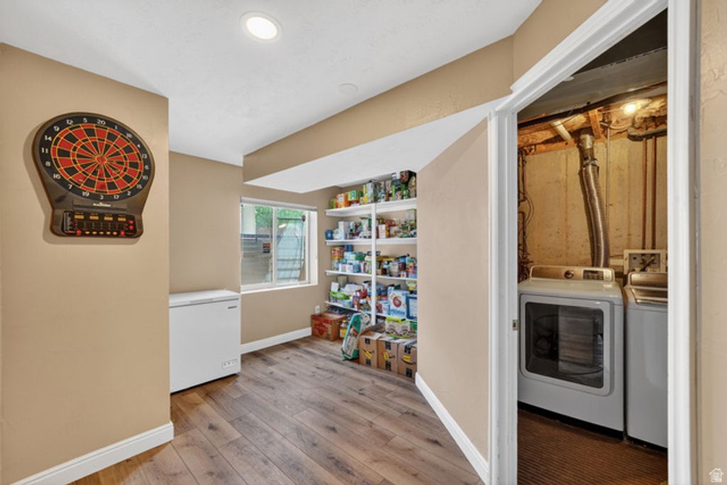 Image 24 of property listing at 4835 S BONNIEBROOK DR, Taylorsville, UT 84118