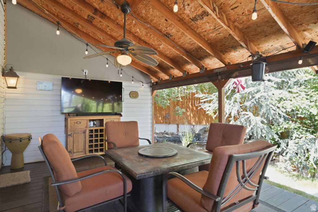 Image 27 of property listing at 4835 S BONNIEBROOK DR, Taylorsville, UT 84118