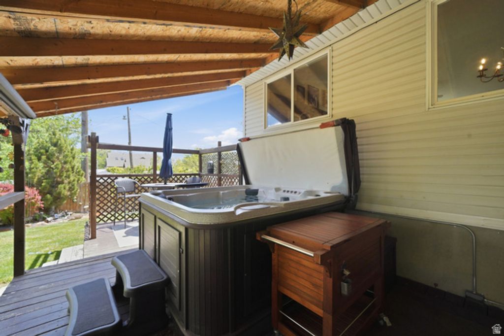 Image 28 of property listing at 4835 S BONNIEBROOK DR, Taylorsville, UT 84118