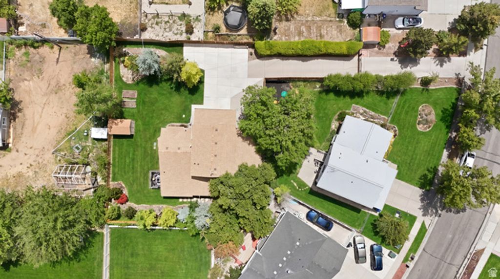 Image 34 of property listing at 4835 S BONNIEBROOK DR, Taylorsville, UT 84118