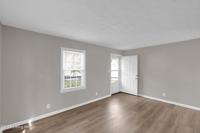 1927 S 28th St, Louisville, KY 40210