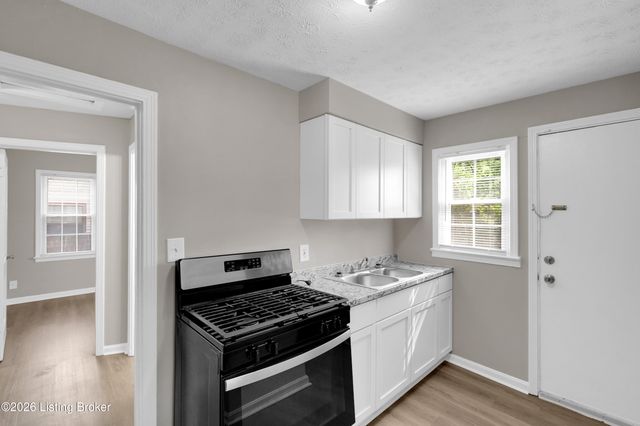 1927 S 28th St, Louisville, KY 40210