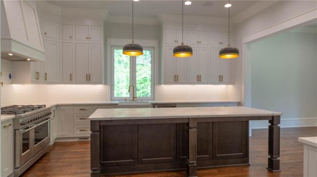 10765 Shallowford Road, Roswell, GA 30075