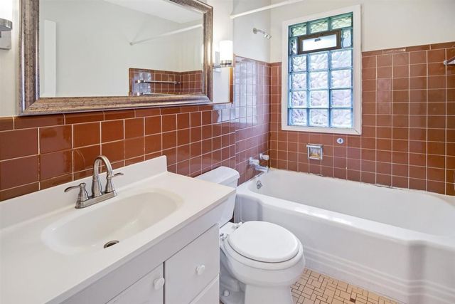 3829 Ewing Avenue S, Minneapolis, MN 55410