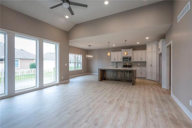 22609 Cole Court, Peculiar, MO 64078