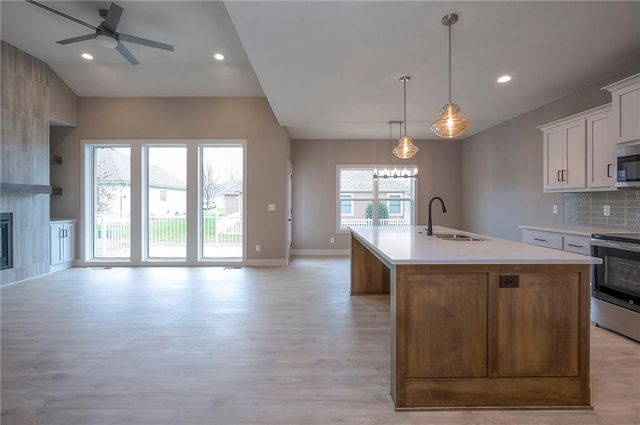 22609 Cole Court, Peculiar, MO 64078