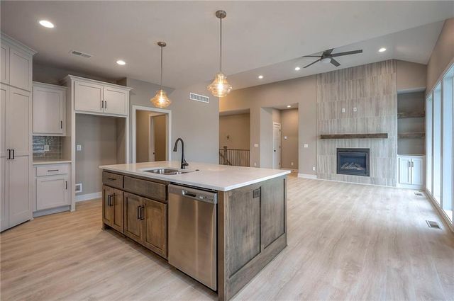 22609 Cole Court, Peculiar, MO 64078