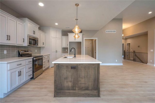 22609 Cole Court, Peculiar, MO 64078