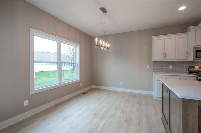 22609 Cole Court, Peculiar, MO 64078