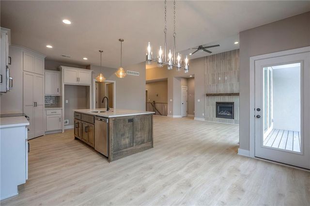 22609 Cole Court, Peculiar, MO 64078