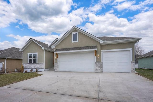 22609 Cole Court, Peculiar, MO 64078