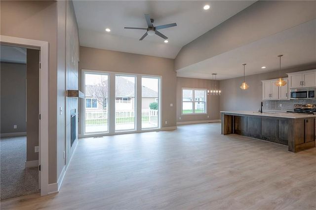 22609 Cole Court, Peculiar, MO 64078