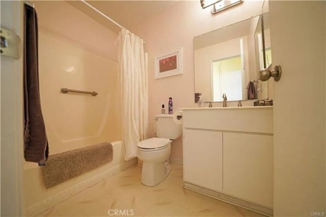 26360 Oakspur A, Newhall, CA 91321