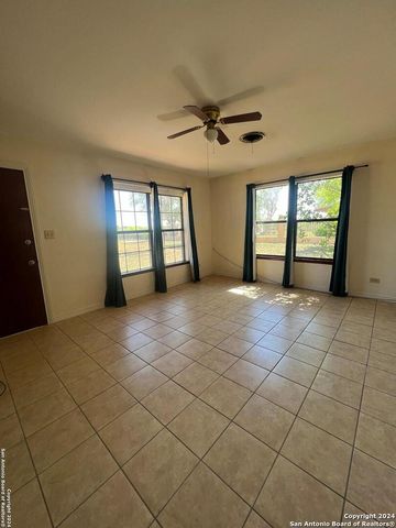 214 S 19TH ST, Carrizo Springs, TX 78834