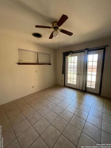 214 S 19TH ST, Carrizo Springs, TX 78834