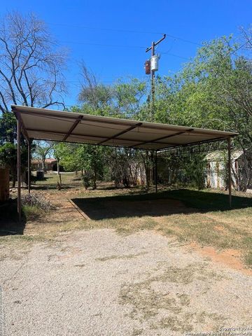 214 S 19TH ST, Carrizo Springs, TX 78834