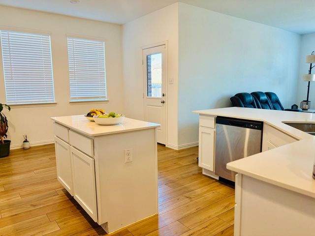 736 Pollyann Trail, Fort Worth, TX 76052