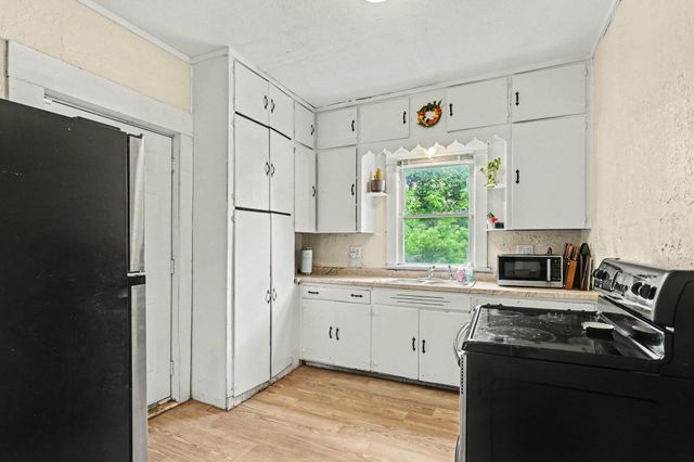 54 Frisbie Avenue, Battle Creek, MI 49037