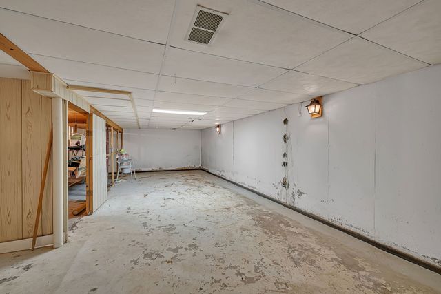 1681 N 33rd Road, Ottawa, IL 61350