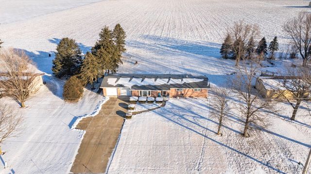 1681 N 33rd Road, Ottawa, IL 61350