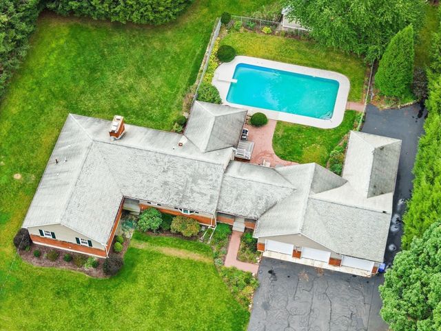 272 Mill St, Holliston, MA 01746