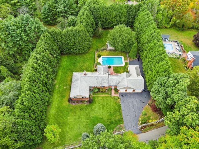 272 Mill St, Holliston, MA 01746