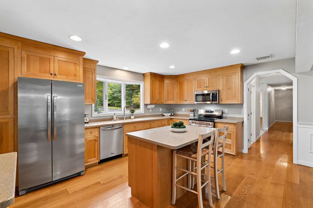272 Mill St, Holliston, MA 01746