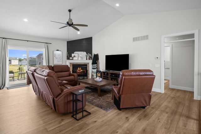 493 MASON Drive, Riverdale, IA 52722