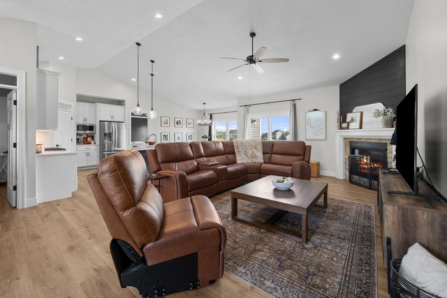 493 MASON Drive, Riverdale, IA 52722