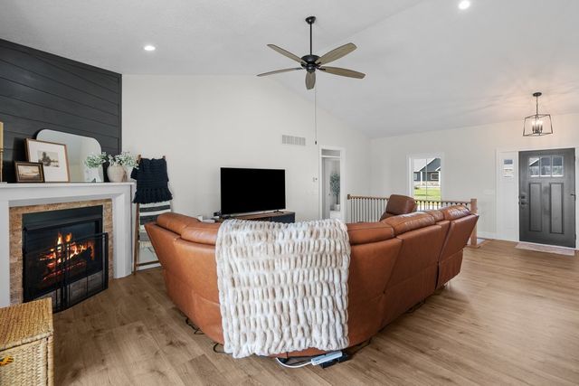 493 MASON Drive, Riverdale, IA 52722