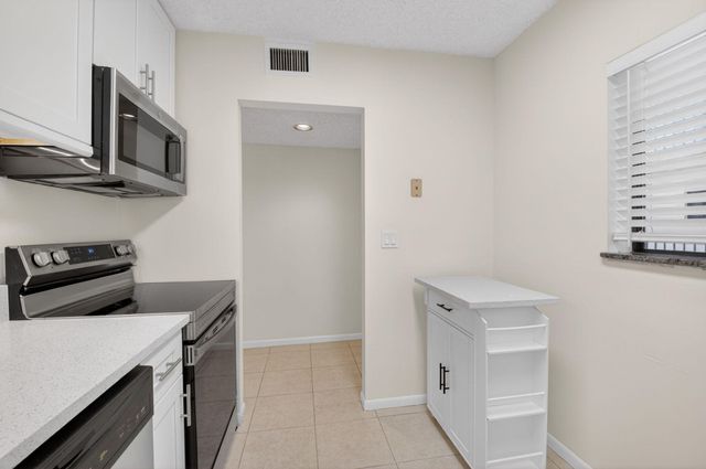 5100 Las Verdes Circle 215, Delray Beach, FL 33484