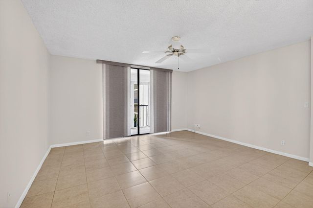 5100 Las Verdes Circle 215, Delray Beach, FL 33484