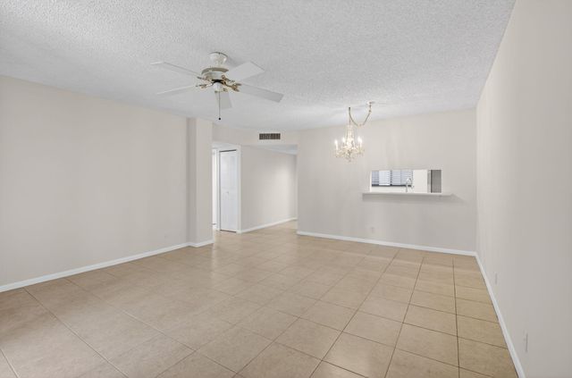 5100 Las Verdes Circle 215, Delray Beach, FL 33484
