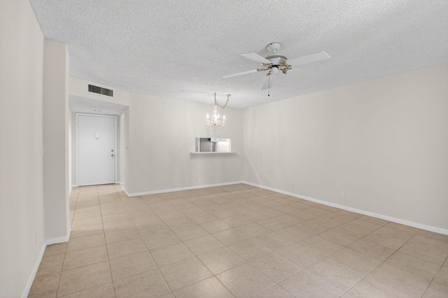 5100 Las Verdes Circle 215, Delray Beach, FL 33484