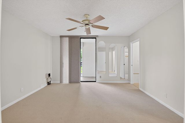 5100 Las Verdes Circle 215, Delray Beach, FL 33484