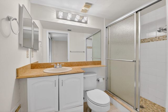 5100 Las Verdes Circle 215, Delray Beach, FL 33484