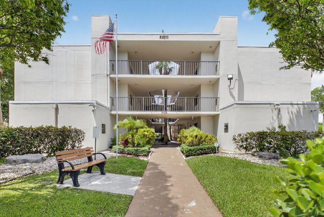 5100 Las Verdes Circle 215, Delray Beach, FL 33484