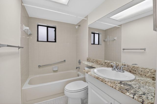 5100 Las Verdes Circle 215, Delray Beach, FL 33484