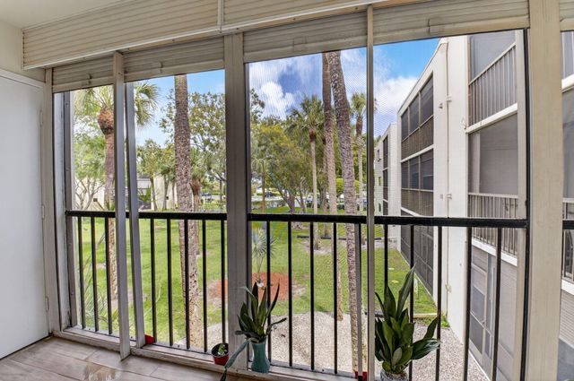 5100 Las Verdes Circle 215, Delray Beach, FL 33484