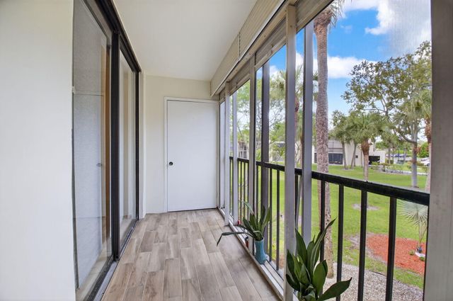 5100 Las Verdes Circle 215, Delray Beach, FL 33484