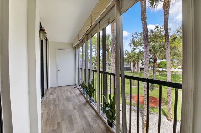 5100 Las Verdes Circle 215, Delray Beach, FL 33484