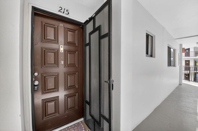 5100 Las Verdes Circle 215, Delray Beach, FL 33484