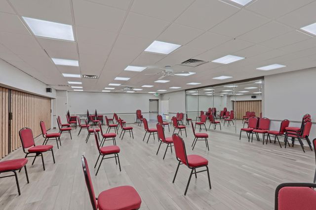 5100 Las Verdes Circle 215, Delray Beach, FL 33484