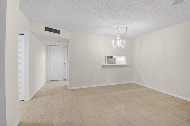 5100 Las Verdes Circle 215, Delray Beach, FL 33484