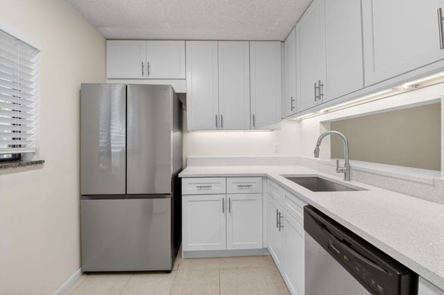 5100 Las Verdes Circle 215, Delray Beach, FL 33484