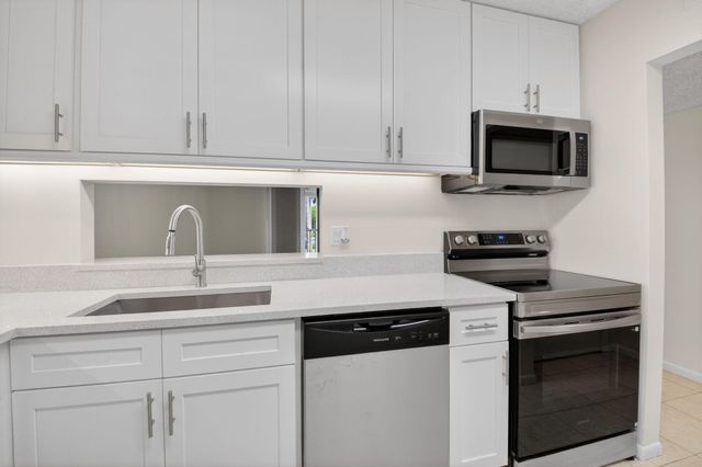 5100 Las Verdes Circle 215, Delray Beach, FL 33484