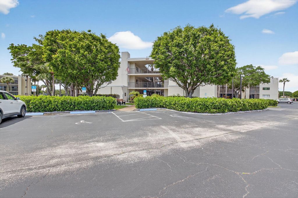 5100 Las Verdes Circle 215, Delray Beach, FL 33484