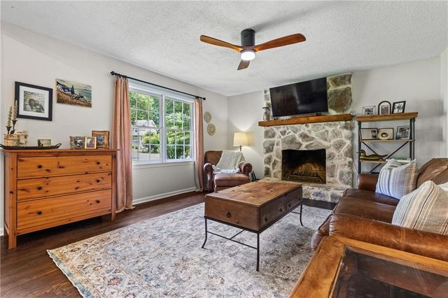 544 Creekwood Pass, Dallas, GA 30157