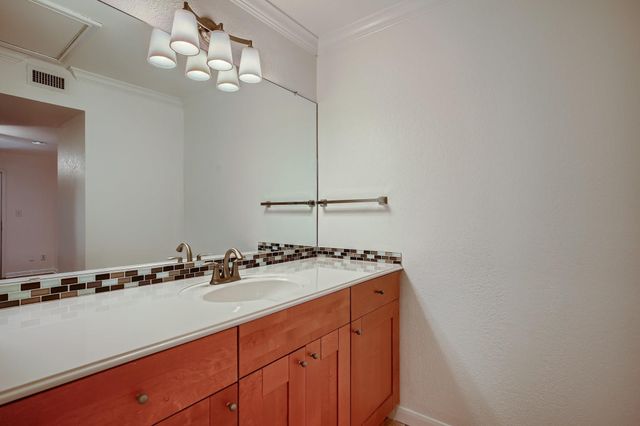 7685 Northcross DR 323, Austin, TX 78757