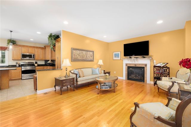 10 Honey Lou Court, Cranston, RI 02921